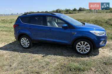 Внедорожник / Кроссовер Ford Escape 2019 в 
