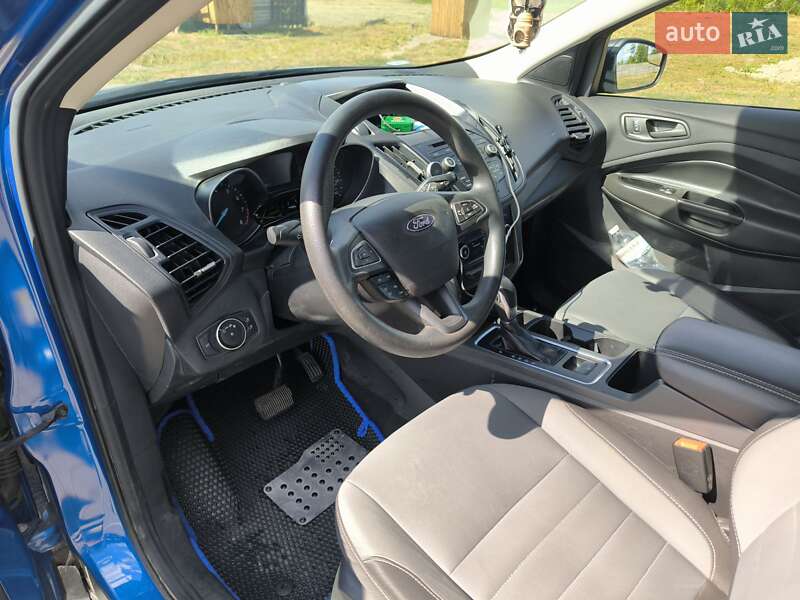 Внедорожник / Кроссовер Ford Escape 2017 в Павлограде