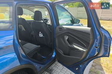 Внедорожник / Кроссовер Ford Escape 2017 в 