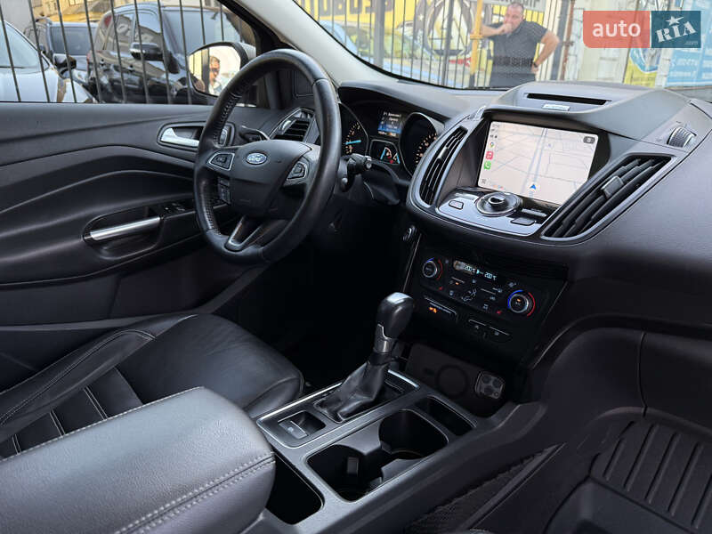 Внедорожник / Кроссовер Ford Escape 2016 в Николаеве