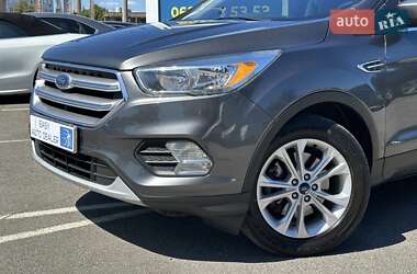 Внедорожник / Кроссовер Ford Escape 2017 в 