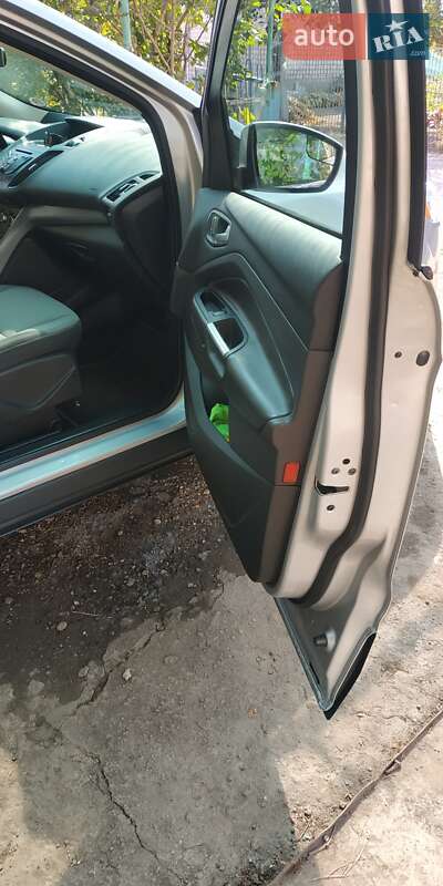 Внедорожник / Кроссовер Ford Escape 2014 в Кривом Роге