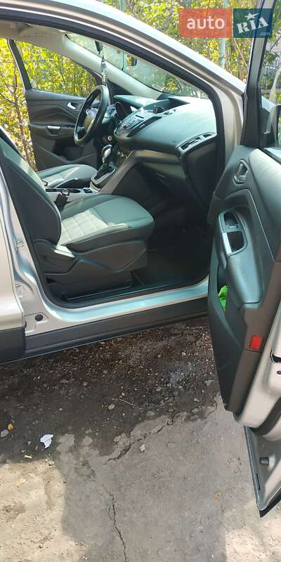 Внедорожник / Кроссовер Ford Escape 2014 в Кривом Роге