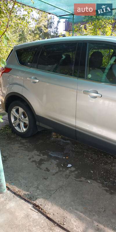 Внедорожник / Кроссовер Ford Escape 2014 в Кривом Роге