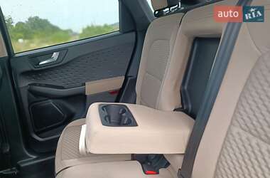 Внедорожник / Кроссовер Ford Escape 2019 в 