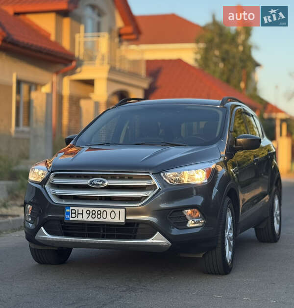Внедорожник / Кроссовер Ford Escape 2017 в 