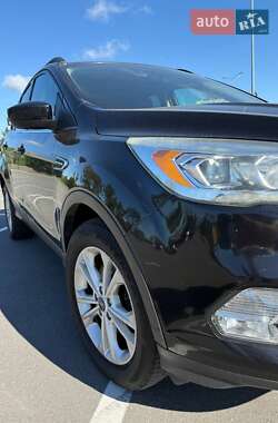 Внедорожник / Кроссовер Ford Escape 2017 в 