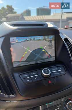 Внедорожник / Кроссовер Ford Escape 2017 в 