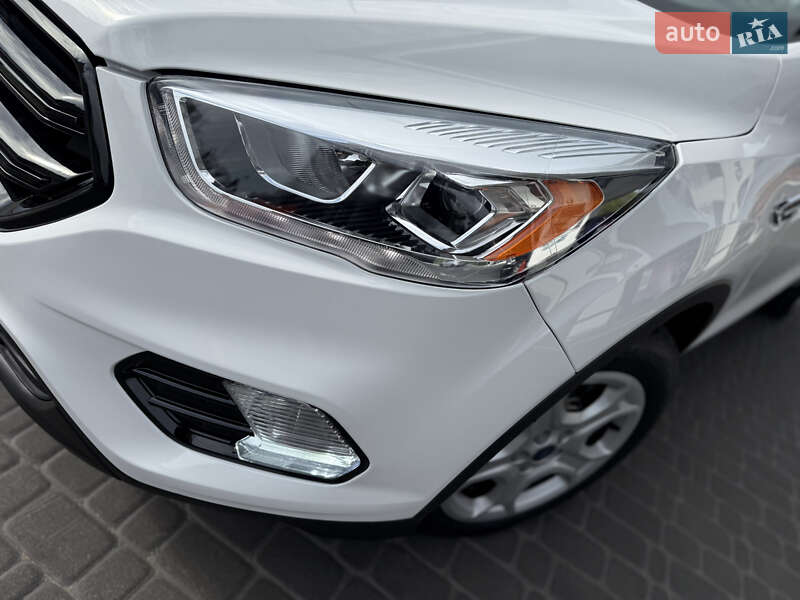 Внедорожник / Кроссовер Ford Escape 2017 в Днепре