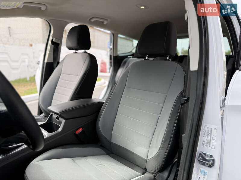 Внедорожник / Кроссовер Ford Escape 2017 в Днепре