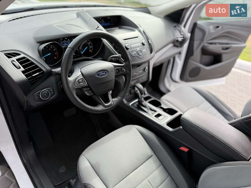 Внедорожник / Кроссовер Ford Escape 2017 в Днепре