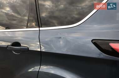 Внедорожник / Кроссовер Ford Escape 2018 в 