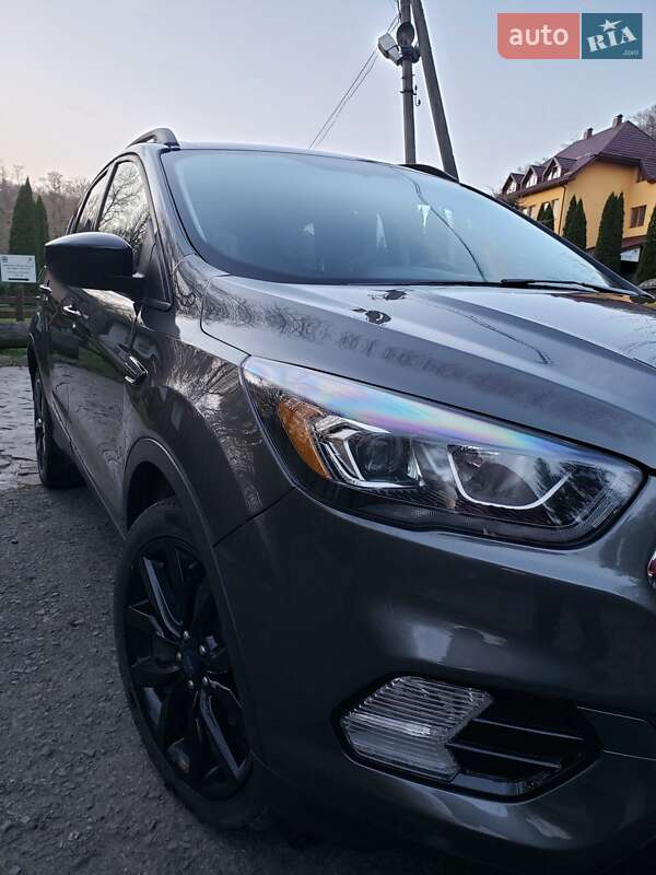 Внедорожник / Кроссовер Ford Escape 2017 в Ужгороде