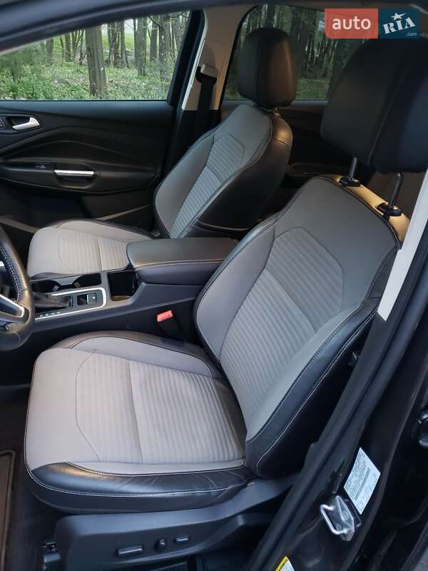Внедорожник / Кроссовер Ford Escape 2017 в Ужгороде