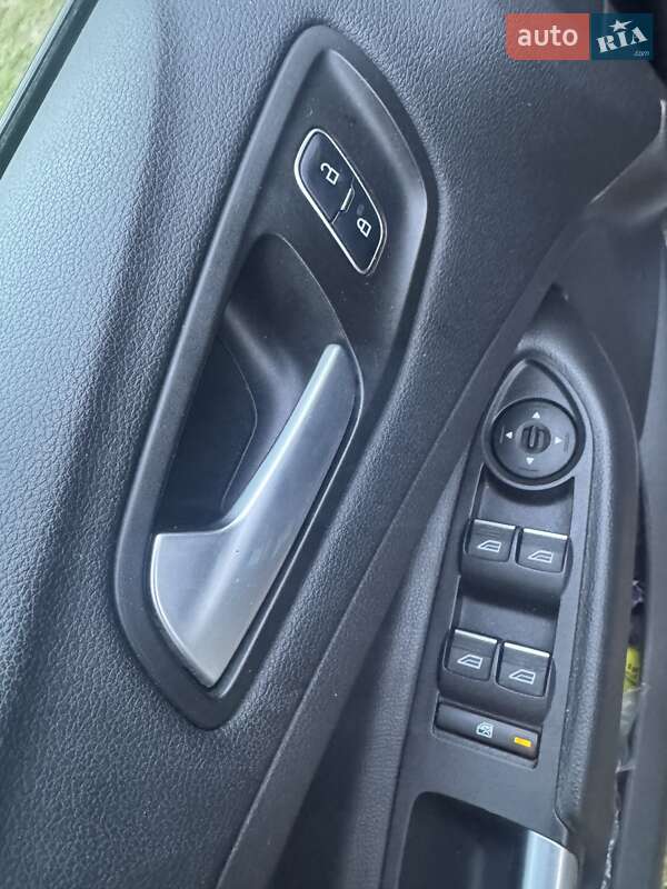 Внедорожник / Кроссовер Ford Escape 2017 в Ужгороде