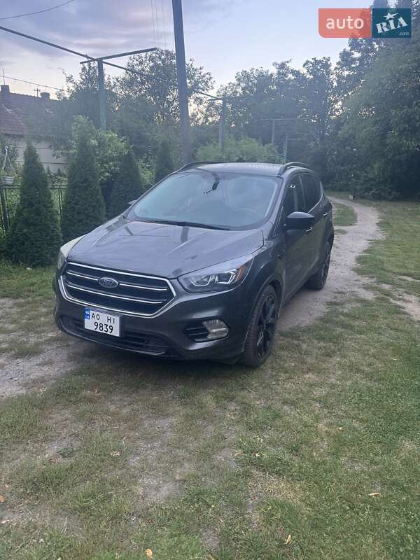 Внедорожник / Кроссовер Ford Escape 2017 в Ужгороде