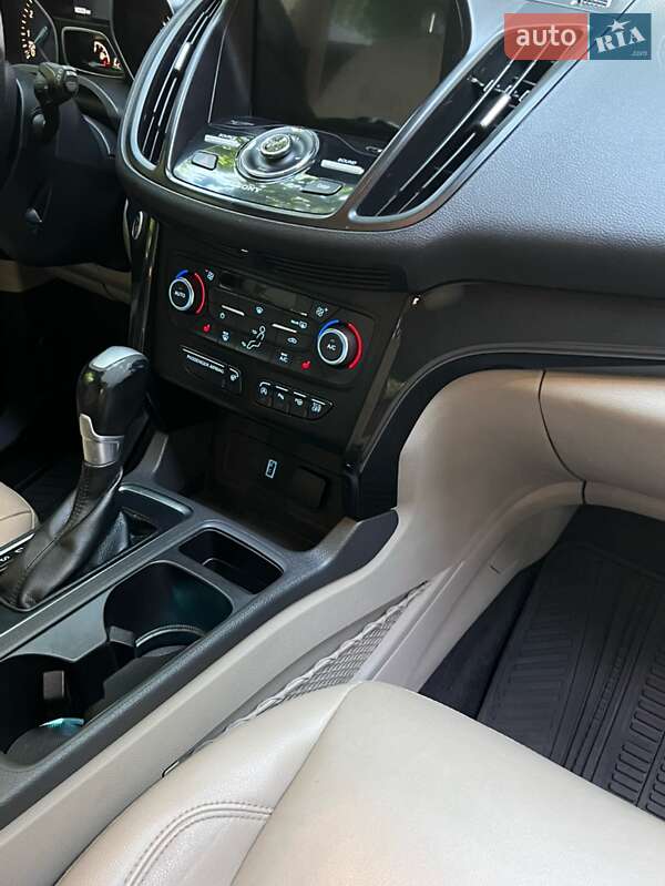 Внедорожник / Кроссовер Ford Escape 2016 в Днепре