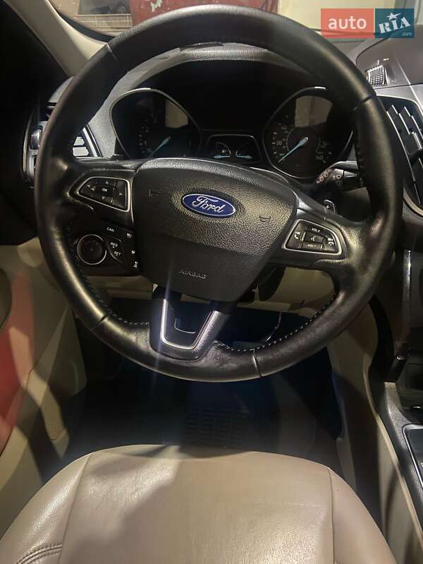 Внедорожник / Кроссовер Ford Escape 2016 в Днепре