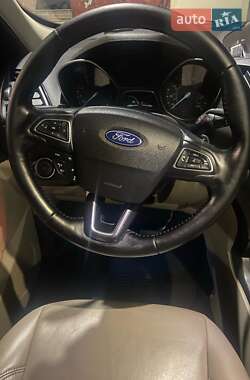 Внедорожник / Кроссовер Ford Escape 2016 в 