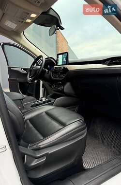 Внедорожник / Кроссовер Ford Escape 2020 в 