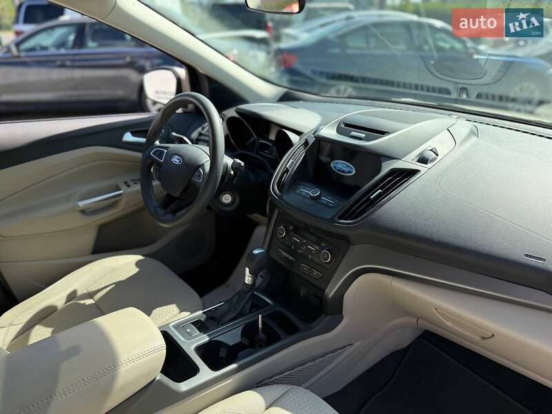 Внедорожник / Кроссовер Ford Escape 2017 в Луцке