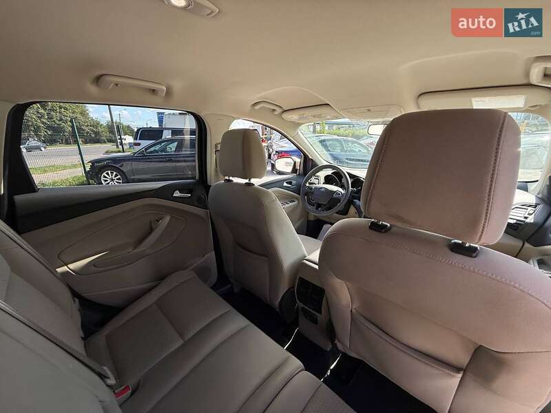 Внедорожник / Кроссовер Ford Escape 2017 в Луцке