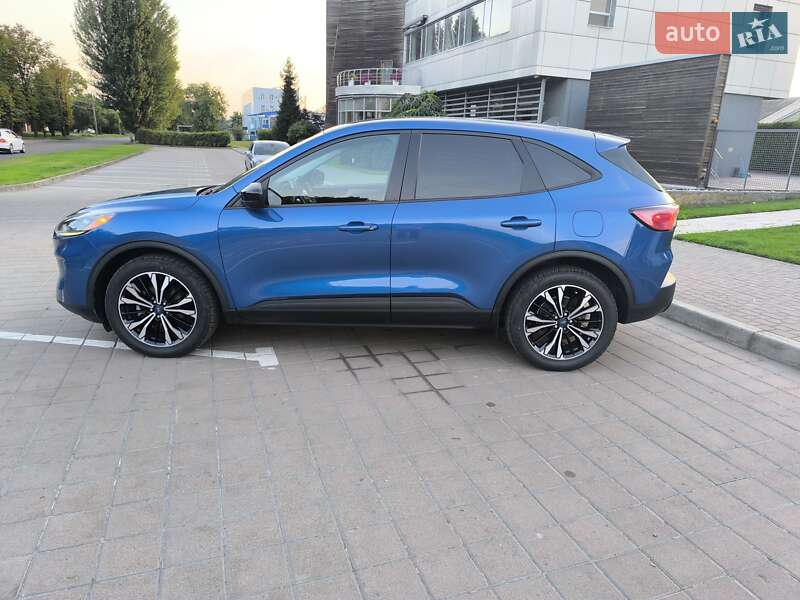 Внедорожник / Кроссовер Ford Escape 2022 в 
