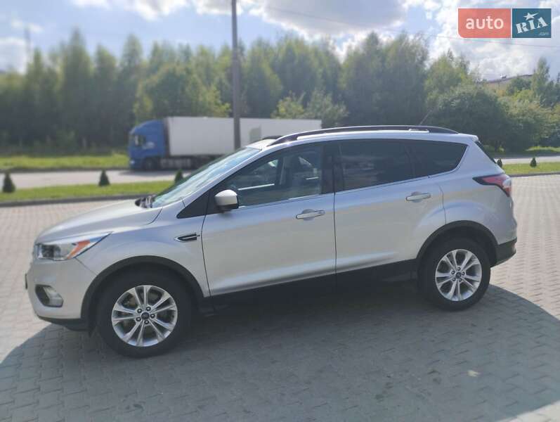 Внедорожник / Кроссовер Ford Escape 2018 в Хмельницком