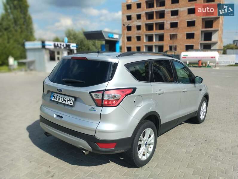 Внедорожник / Кроссовер Ford Escape 2018 в Хмельницком