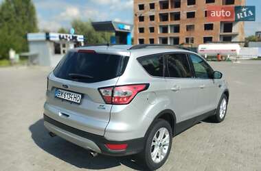 Внедорожник / Кроссовер Ford Escape 2018 в 
