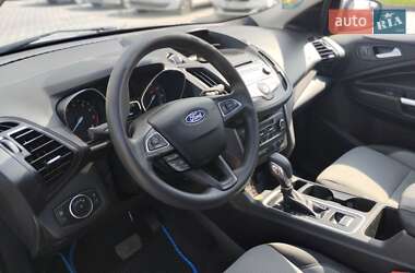 Внедорожник / Кроссовер Ford Escape 2018 в 