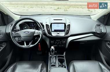 Внедорожник / Кроссовер Ford Escape 2018 в 