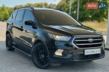 Внедорожник / Кроссовер Ford Escape 2016 в 