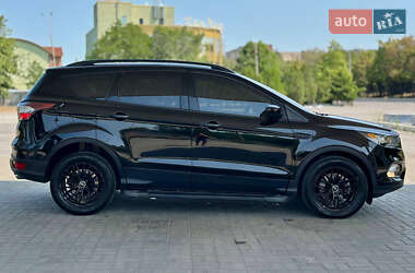 Внедорожник / Кроссовер Ford Escape 2016 в 