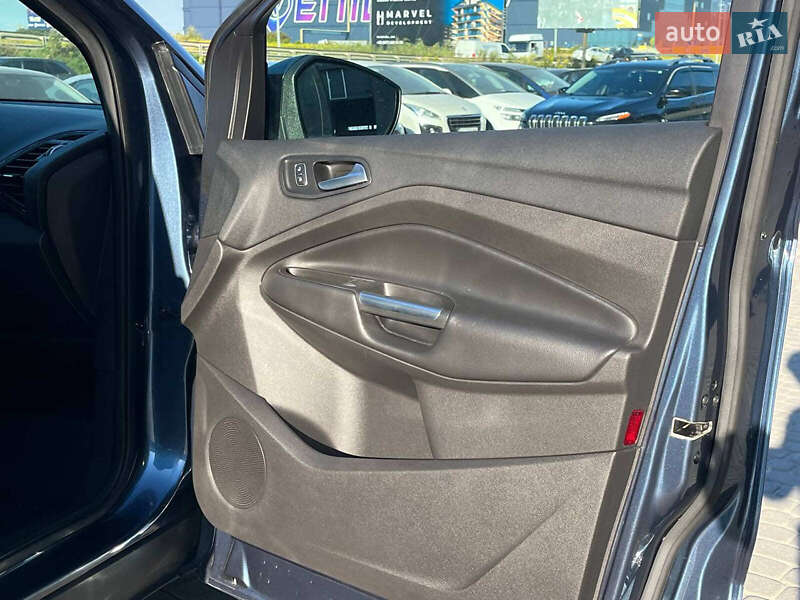 Внедорожник / Кроссовер Ford Escape 2017 в Львове