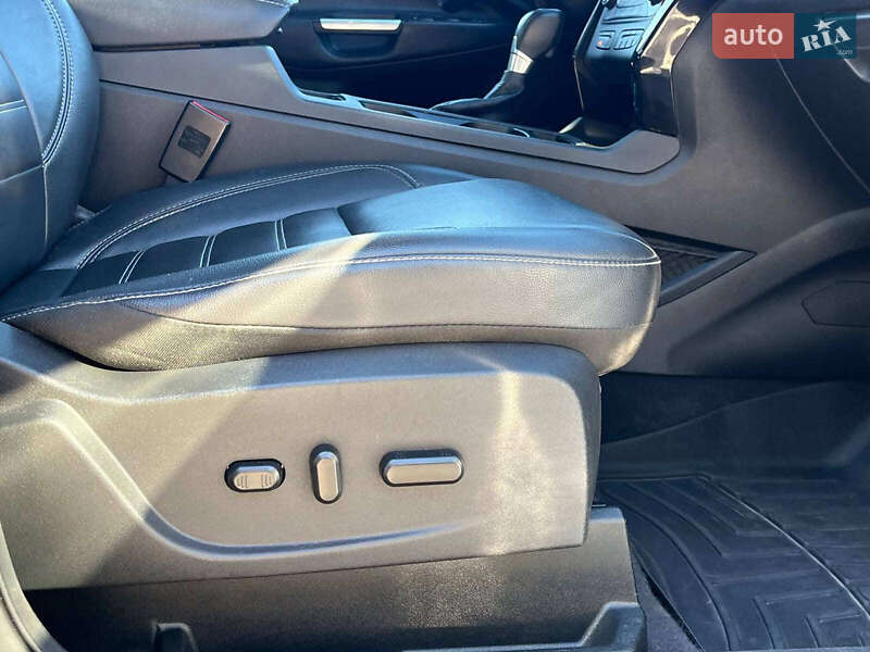 Внедорожник / Кроссовер Ford Escape 2017 в Львове