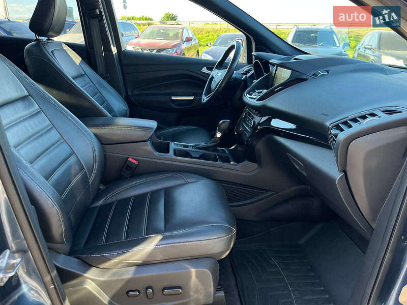 Внедорожник / Кроссовер Ford Escape 2017 в Львове