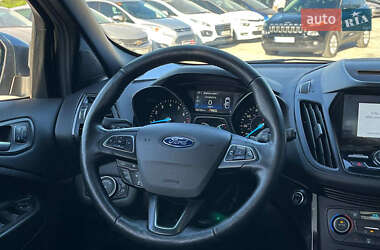 Внедорожник / Кроссовер Ford Escape 2017 в 