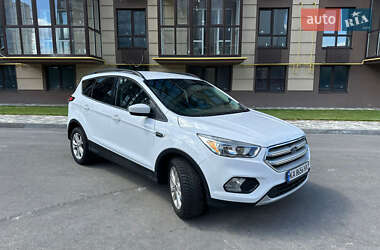 Внедорожник / Кроссовер Ford Escape 2018 в 