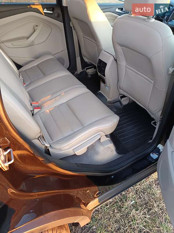 Внедорожник / Кроссовер Ford Escape 2014 в Отынии