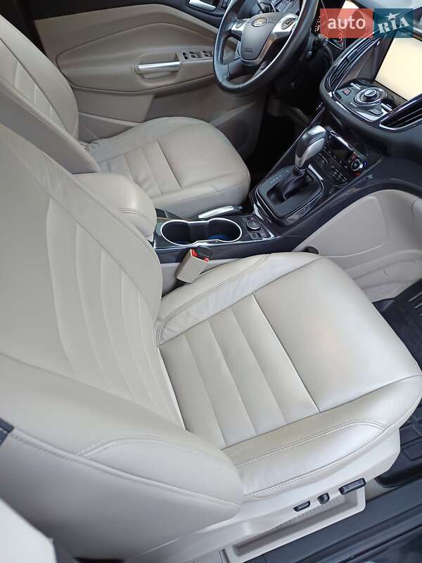 Внедорожник / Кроссовер Ford Escape 2014 в Отынии