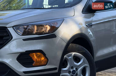Внедорожник / Кроссовер Ford Escape 2017 в 