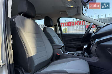 Внедорожник / Кроссовер Ford Escape 2017 в 