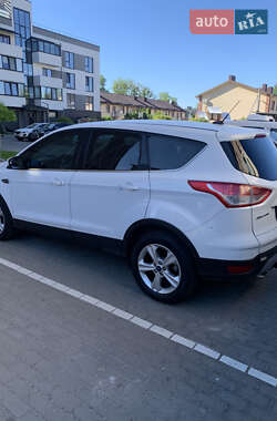 Внедорожник / Кроссовер Ford Escape 2015 в 