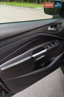 Внедорожник / Кроссовер Ford Escape 2013 в 