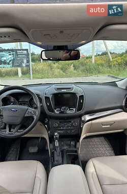 Внедорожник / Кроссовер Ford Escape 2016 в 