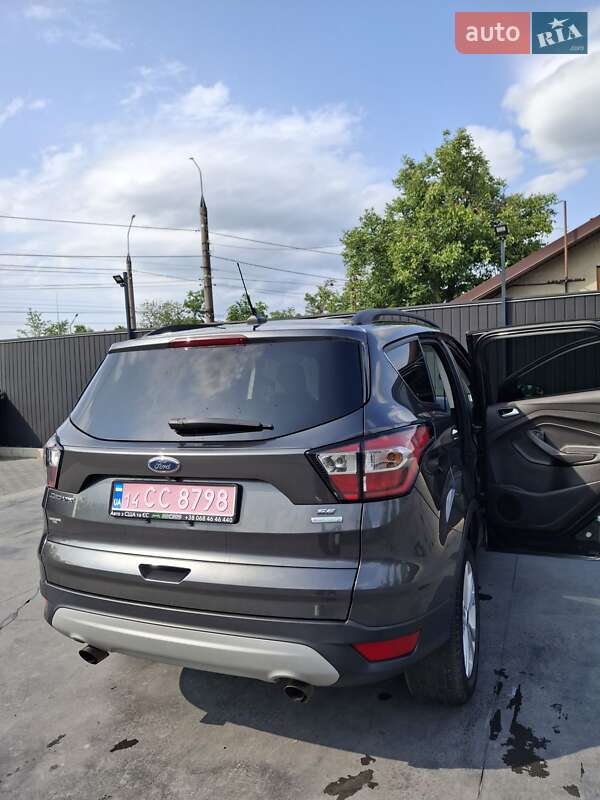 Внедорожник / Кроссовер Ford Escape 2018 в Черновцах