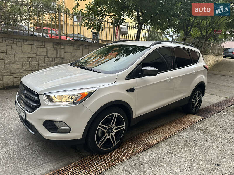 Внедорожник / Кроссовер Ford Escape 2019 в 