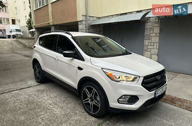 Внедорожник / Кроссовер Ford Escape 2019 в 