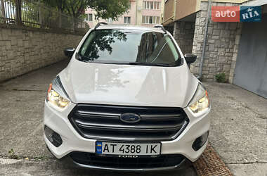 Внедорожник / Кроссовер Ford Escape 2019 в 